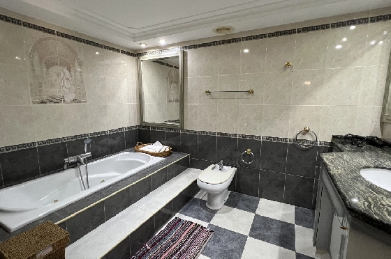 Villa in Denia zu vermieten, Espace de vie 200 m², Zustand gepflegt, + Zentralheizung, Klimaanlage, Terrain 900 m², 3 Chambres &agrave; coucher, 2 Badezimmer, Pool, ref.: D-0123-66