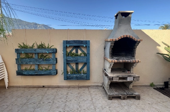 Reihenhaus in Denia zu vermieten, Espace de vie 130 m², Zustand gepflegt, + KLIMA, Klimaanlage, Terrain 160 m², 4 Chambres &agrave; coucher, 3 Badezimmer, Pool, ref.: D-0223-20