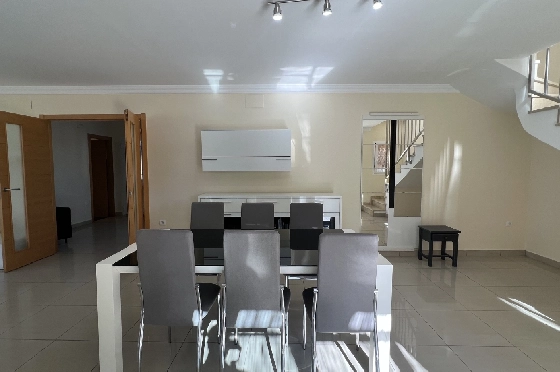 Reihenhaus in Denia zu vermieten, Espace de vie 130 m², Zustand gepflegt, + KLIMA, Klimaanlage, Terrain 160 m², 4 Chambres &agrave; coucher, 3 Badezimmer, Pool, ref.: D-0223-23