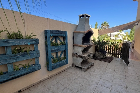 Reihenhaus in Denia zu vermieten, Espace de vie 130 m², Zustand gepflegt, + KLIMA, Klimaanlage, Terrain 160 m², 4 Chambres &agrave; coucher, 3 Badezimmer, Pool, ref.: D-0223-24