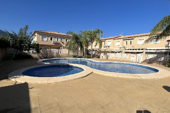 Reihenhaus in Denia zu vermieten, Espace de vie 130 m², Zustand gepflegt, + KLIMA, Klimaanlage, Terrain 160 m², 4 Chambres &agrave; coucher, 3 Badezimmer, Pool, ref.: D-0223-3