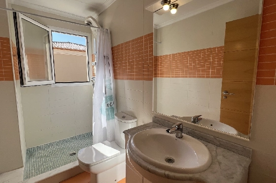 Reihenhaus in Denia zu vermieten, Espace de vie 130 m², Zustand gepflegt, + KLIMA, Klimaanlage, Terrain 160 m², 4 Chambres &agrave; coucher, 3 Badezimmer, Pool, ref.: D-0223-41