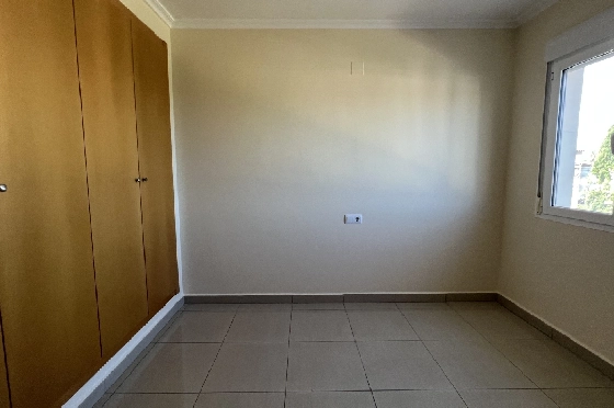 Reihenhaus in Denia zu vermieten, Espace de vie 130 m², Zustand gepflegt, + KLIMA, Klimaanlage, Terrain 160 m², 4 Chambres &agrave; coucher, 3 Badezimmer, Pool, ref.: D-0223-42