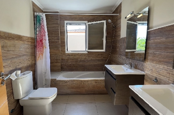 Reihenhaus in Denia zu vermieten, Espace de vie 130 m², Zustand gepflegt, + KLIMA, Klimaanlage, Terrain 160 m², 4 Chambres &agrave; coucher, 3 Badezimmer, Pool, ref.: D-0223-44