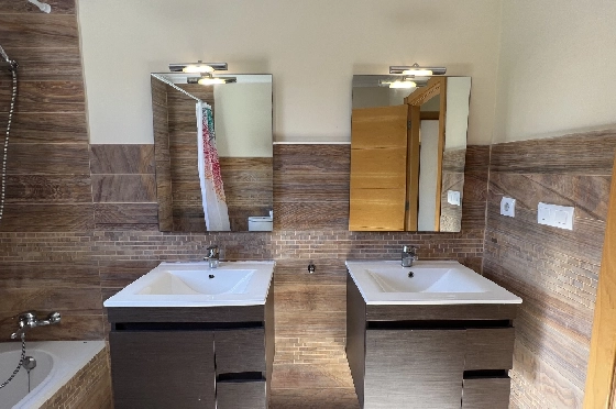 Reihenhaus in Denia zu vermieten, Espace de vie 130 m², Zustand gepflegt, + KLIMA, Klimaanlage, Terrain 160 m², 4 Chambres &agrave; coucher, 3 Badezimmer, Pool, ref.: D-0223-50