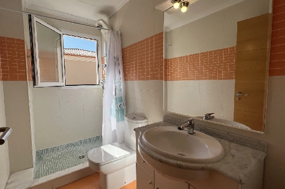 Reihenhaus in Denia zu vermieten, Espace de vie 130 m², Zustand gepflegt, + KLIMA, Klimaanlage, Terrain 160 m², 4 Chambres &agrave; coucher, 3 Badezimmer, Pool, ref.: D-0223-55