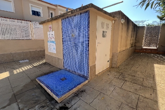 Reihenhaus in Denia zu vermieten, Espace de vie 130 m², Zustand gepflegt, + KLIMA, Klimaanlage, Terrain 160 m², 4 Chambres &agrave; coucher, 3 Badezimmer, Pool, ref.: D-0223-8