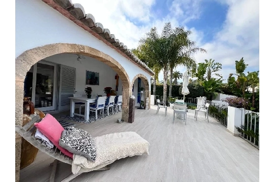Villa in Javea zu verkaufen, Espace de vie 210 m², Klimaanlage, 4 Chambres &agrave; coucher, 2 Badezimmer, Pool, ref.: BS-83627230-21