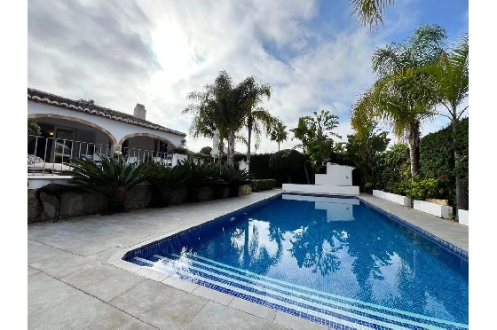 Villa in Javea zu verkaufen, Espace de vie 210 m², Klimaanlage, 4 Chambres &agrave; coucher, 2 Badezimmer, Pool, ref.: BS-83627230-25