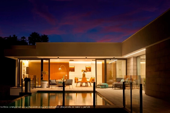 Villa in Cumbre del Sol zu verkaufen, Espace de vie 442 m², Terrain 817 m², 3 Chambres &agrave; coucher, 4 Badezimmer, Pool, ref.: BS-83851628-17