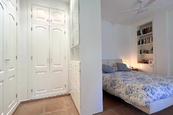 Villa in Denia(Las Rotas) zu verkaufen, Espace de vie 280 m², Baujahr 1989, Zustand gepflegt, + Zentralheizung, Terrain 1150 m², 5 Chambres &agrave; coucher, 4 Badezimmer, Pool, ref.: SC-T0424-25