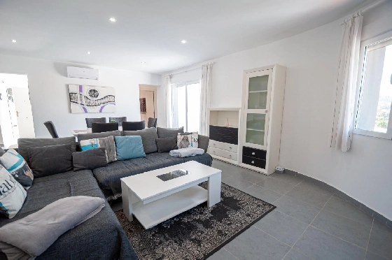 Villa in Benissa(San Jaime) zu verkaufen, Espace de vie 240 m², Klimaanlage, 6 Chambres &agrave; coucher, 3 Badezimmer, Pool, ref.: COB-3449-10535-28
