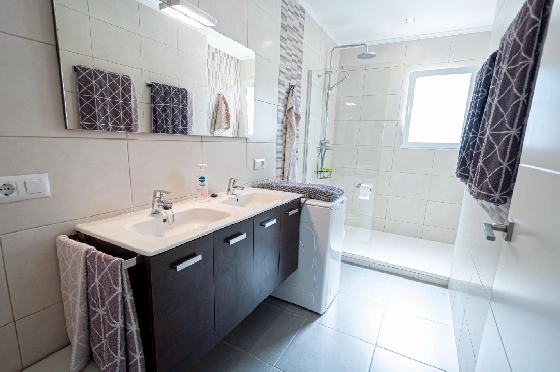 Villa in Benissa(San Jaime) zu verkaufen, Espace de vie 240 m², Klimaanlage, 6 Chambres &agrave; coucher, 3 Badezimmer, Pool, ref.: COB-3449-10535-35