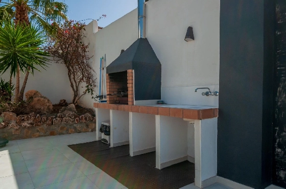 Villa in Benissa(San Jaime) zu verkaufen, Espace de vie 240 m², Klimaanlage, 6 Chambres &agrave; coucher, 3 Badezimmer, Pool, ref.: COB-3449-10535-36