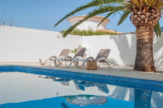 Villa in Benissa(San Jaime) zu verkaufen, Espace de vie 240 m², Klimaanlage, 6 Chambres &agrave; coucher, 3 Badezimmer, Pool, ref.: COB-3449-10535-37