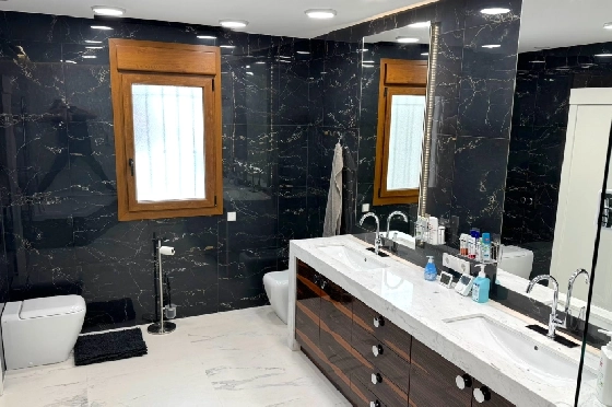 Villa in Javea(Ermita) zu verkaufen, Espace de vie 400 m², Baujahr 2018, Zustand neuwertig, + Fussbodenheizung, Klimaanlage, Terrain 1596 m², 3 Chambres &agrave; coucher, 2 Badezimmer, Pool, ref.: AS-0624-32