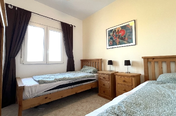 Reihenhaus-Mitte in Pedreguer(Monte Pedreguer) zu verkaufen, Espace de vie 90 m², Baujahr 2002, Zustand gepflegt, + KLIMA, Klimaanlage, Terrain 109 m², 2 Chambres &agrave; coucher, 1 Badezimmer, Pool, ref.: AS-0724-15