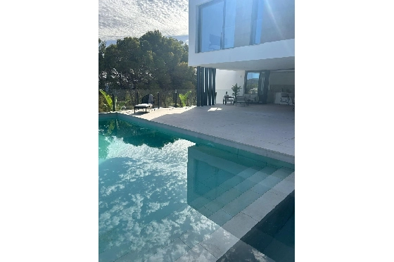 Villa in Moraira zu verkaufen, Espace de vie 394 m², Baujahr 2020, Klimaanlage, Terrain 800 m², 4 Chambres &agrave; coucher, 3 Badezimmer, Pool, ref.: AM-11509DA-8
