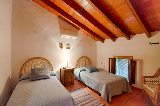 Finca in Gata de Gorgos zu verkaufen, Espace de vie 450 m², Baujahr 1900, + Ofen, Klimaanlage, Terrain 20000 m², 4 Chambres &agrave; coucher, 2 Badezimmer, Pool, ref.: AM-11846DA-41