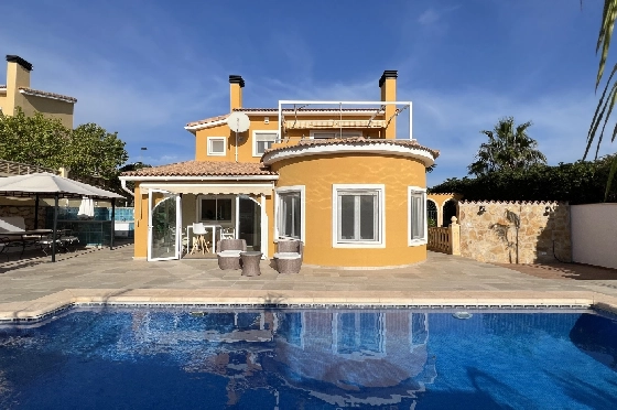 Villa in Gata de Gorgos(Monte Pedreguer) zur Ferienvermietung, Espace de vie 180 m², Baujahr 2006, + Ofen, Klimaanlage, Terrain 600 m², 3 Chambres &agrave; coucher, 3 Badezimmer, Pool, ref.: T-0624-1