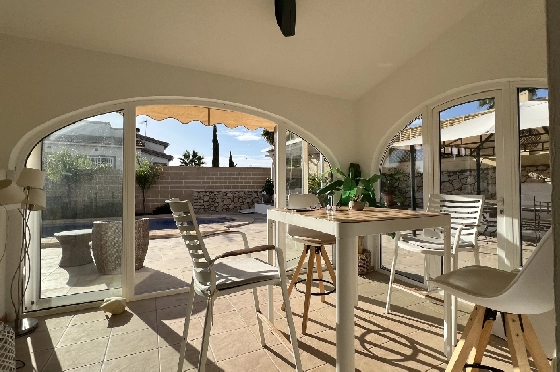 Villa in Gata de Gorgos(Monte Pedreguer) zur Ferienvermietung, Espace de vie 180 m², Baujahr 2006, + Ofen, Klimaanlage, Terrain 600 m², 3 Chambres &agrave; coucher, 3 Badezimmer, Pool, ref.: T-0624-27