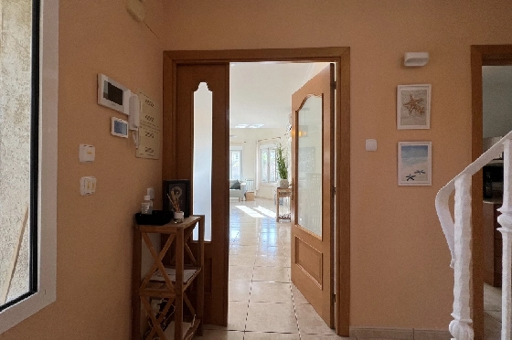 Villa in Gata de Gorgos(Monte Pedreguer) zur Ferienvermietung, Espace de vie 180 m², Baujahr 2006, + Ofen, Klimaanlage, Terrain 600 m², 3 Chambres &agrave; coucher, 3 Badezimmer, Pool, ref.: T-0624-9
