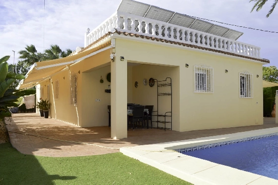 Villa in Denia zu verkaufen, Espace de vie 121 m², Klimaanlage, Terrain 623 m², 4 Chambres &agrave; coucher, 2 Badezimmer, Pool, ref.: CO-C25935-1