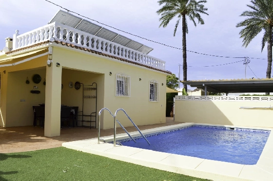 Villa in Denia zu verkaufen, Espace de vie 121 m², Klimaanlage, Terrain 623 m², 4 Chambres &agrave; coucher, 2 Badezimmer, Pool, ref.: CO-C25935-19