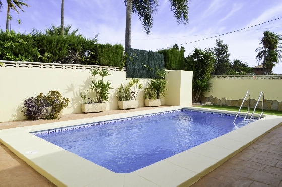 Villa in Denia zu verkaufen, Espace de vie 121 m², Klimaanlage, Terrain 623 m², 4 Chambres &agrave; coucher, 2 Badezimmer, Pool, ref.: CO-C25935-2