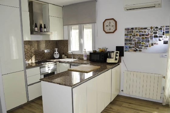 Villa in Denia zu verkaufen, Espace de vie 121 m², Klimaanlage, Terrain 623 m², 4 Chambres &agrave; coucher, 2 Badezimmer, Pool, ref.: CO-C25935-23