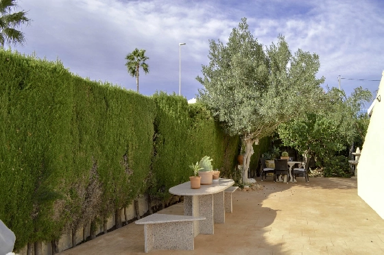 Villa in Denia zu verkaufen, Espace de vie 121 m², Klimaanlage, Terrain 623 m², 4 Chambres &agrave; coucher, 2 Badezimmer, Pool, ref.: CO-C25935-34