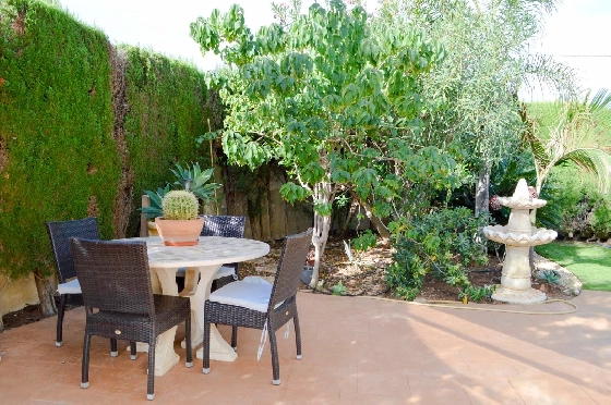 Villa in Denia zu verkaufen, Espace de vie 121 m², Klimaanlage, Terrain 623 m², 4 Chambres &agrave; coucher, 2 Badezimmer, Pool, ref.: CO-C25935-35