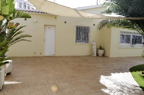 Villa in Denia zu verkaufen, Espace de vie 121 m², Klimaanlage, Terrain 623 m², 4 Chambres &agrave; coucher, 2 Badezimmer, Pool, ref.: CO-C25935-43