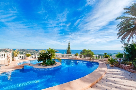 Villa in Moraira zu verkaufen, Espace de vie 300 m², Baujahr 1984, Klimaanlage, Terrain 1615 m², 3 Chambres &agrave; coucher, 2 Badezimmer, Pool, ref.: AM-12279DA-16