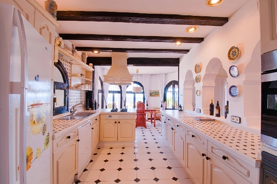 Villa in Moraira zu verkaufen, Espace de vie 300 m², Baujahr 1984, Klimaanlage, Terrain 1615 m², 3 Chambres &agrave; coucher, 2 Badezimmer, Pool, ref.: AM-12279DA-34