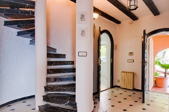 Villa in Moraira zu verkaufen, Espace de vie 300 m², Baujahr 1984, Klimaanlage, Terrain 1615 m², 3 Chambres &agrave; coucher, 2 Badezimmer, Pool, ref.: AM-12279DA-36