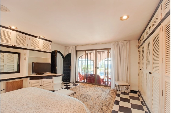 Villa in Moraira zu verkaufen, Espace de vie 300 m², Baujahr 1984, Klimaanlage, Terrain 1615 m², 3 Chambres &agrave; coucher, 2 Badezimmer, Pool, ref.: AM-12279DA-48
