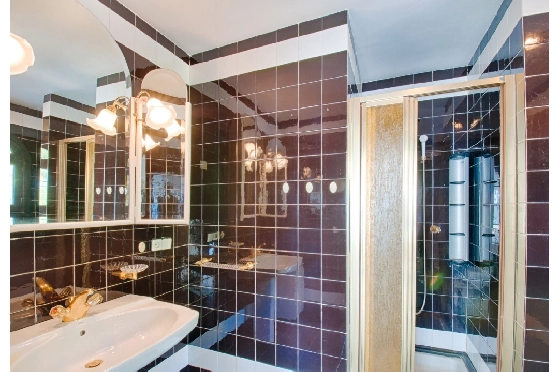 Villa in Moraira zu verkaufen, Espace de vie 300 m², Baujahr 1984, Klimaanlage, Terrain 1615 m², 3 Chambres &agrave; coucher, 2 Badezimmer, Pool, ref.: AM-12279DA-49