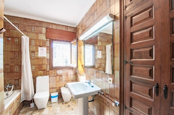 Villa in Benissa(La Fustera) zu verkaufen, Espace de vie 312 m², Baujahr 1978, Klimaanlage, Terrain 2669 m², 6 Chambres &agrave; coucher, 2 Badezimmer, Pool, ref.: AM-12452DA-40