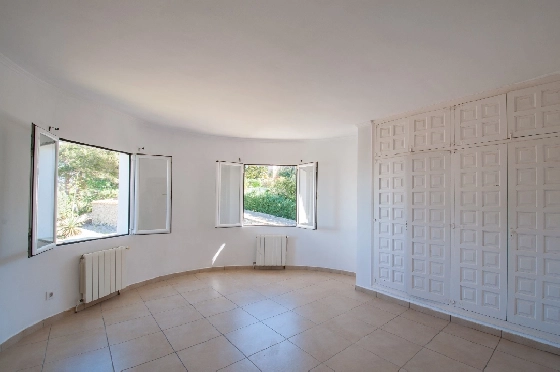 Villa in Javea zu verkaufen, Espace de vie 318 m², Baujahr 1982, Klimaanlage, Terrain 1377 m², 4 Chambres &agrave; coucher, 3 Badezimmer, Pool, ref.: AM-12459DA-19