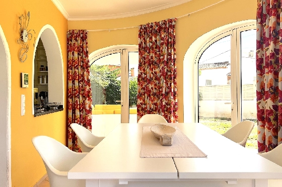 Villa in Els Poblets(Ptda. Revoltes) zu verkaufen, Espace de vie 234 m², Baujahr 2004, Zustand gepflegt, + Zentralheizung, Klimaanlage, Terrain 614 m², 4 Chambres &agrave; coucher, 3 Badezimmer, Pool, ref.: AS-1425-15