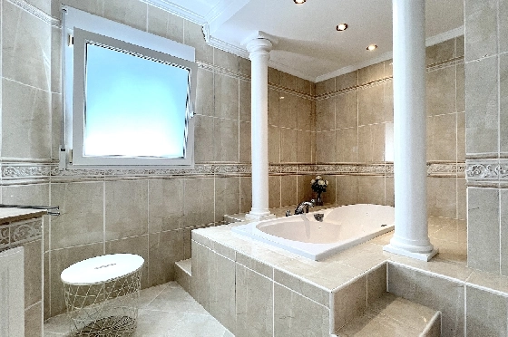 Villa in Els Poblets(Ptda. Revoltes) zu verkaufen, Espace de vie 234 m², Baujahr 2004, Zustand gepflegt, + Zentralheizung, Klimaanlage, Terrain 614 m², 4 Chambres &agrave; coucher, 3 Badezimmer, Pool, ref.: AS-1425-22