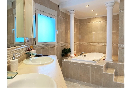 Villa in Els Poblets(Ptda. Revoltes) zu verkaufen, Espace de vie 234 m², Baujahr 2004, Zustand gepflegt, + Zentralheizung, Klimaanlage, Terrain 614 m², 4 Chambres &agrave; coucher, 3 Badezimmer, Pool, ref.: AS-1425-23