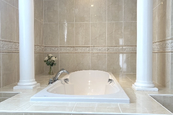 Villa in Els Poblets(Ptda. Revoltes) zu verkaufen, Espace de vie 234 m², Baujahr 2004, Zustand gepflegt, + Zentralheizung, Klimaanlage, Terrain 614 m², 4 Chambres &agrave; coucher, 3 Badezimmer, Pool, ref.: AS-1425-24