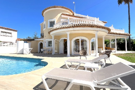 Villa in Els Poblets(Ptda. Revoltes) zu verkaufen, Espace de vie 234 m², Baujahr 2004, Zustand gepflegt, + Zentralheizung, Klimaanlage, Terrain 614 m², 4 Chambres &agrave; coucher, 3 Badezimmer, Pool, ref.: AS-1425-3