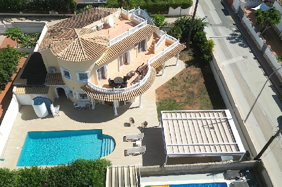 Villa in Els Poblets(Ptda. Revoltes) zu verkaufen, Espace de vie 234 m², Baujahr 2004, Zustand gepflegt, + Zentralheizung, Klimaanlage, Terrain 614 m², 4 Chambres &agrave; coucher, 3 Badezimmer, Pool, ref.: AS-1425-37