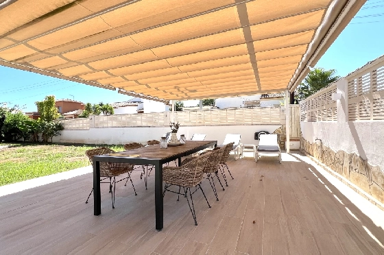 Villa in Els Poblets(Ptda. Revoltes) zu verkaufen, Espace de vie 234 m², Baujahr 2004, Zustand gepflegt, + Zentralheizung, Klimaanlage, Terrain 614 m², 4 Chambres &agrave; coucher, 3 Badezimmer, Pool, ref.: AS-1425-42