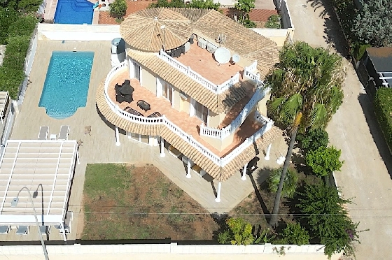 Villa in Els Poblets(Ptda. Revoltes) zu verkaufen, Espace de vie 234 m², Baujahr 2004, Zustand gepflegt, + Zentralheizung, Klimaanlage, Terrain 614 m², 4 Chambres &agrave; coucher, 3 Badezimmer, Pool, ref.: AS-1425-51
