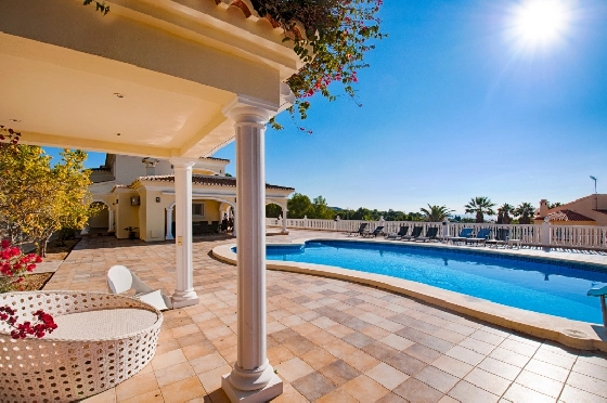 Villa in Moraira zu verkaufen, Espace de vie 466 m², Baujahr 2005, Klimaanlage, Terrain 2040 m², 5 Chambres &agrave; coucher, 5 Badezimmer, Pool, ref.: AM-12515DR-17