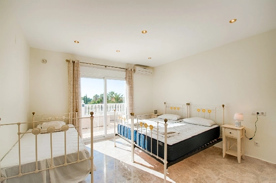 Villa in Moraira zu verkaufen, Espace de vie 466 m², Baujahr 2005, Klimaanlage, Terrain 2040 m², 5 Chambres &agrave; coucher, 5 Badezimmer, Pool, ref.: AM-12515DR-43